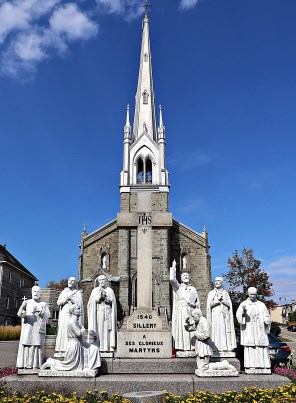 캐나다의 순교 성인들_photo by Guerinf_in front of the Church of Saint-Michel in Sillery of Quebec_Canada.jpg
